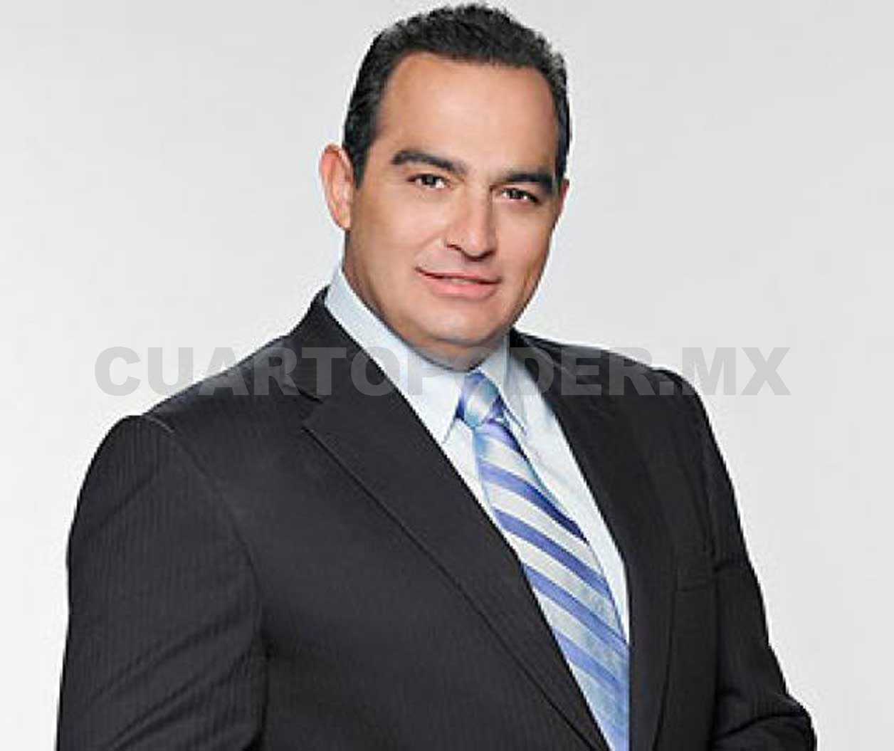 Omar Fierro al parecer anda de romance