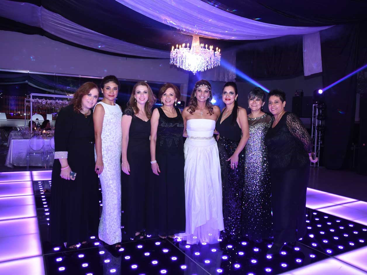 Sus amigas de la universidad la acompañaron