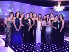 Todas felices en el festejo