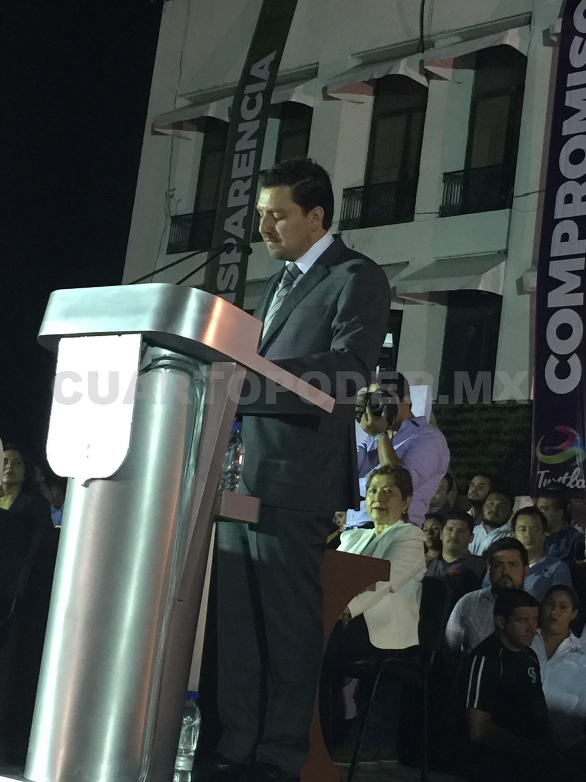 Fernando Castellanos Cal y Mayor emite mensaje como Presidente Municipal de Tuxtla Gutiérrez Fernando Castellanos Cal y Mayor emite mensaje como Presidente Municipal de Tuxtla Gutiérrez