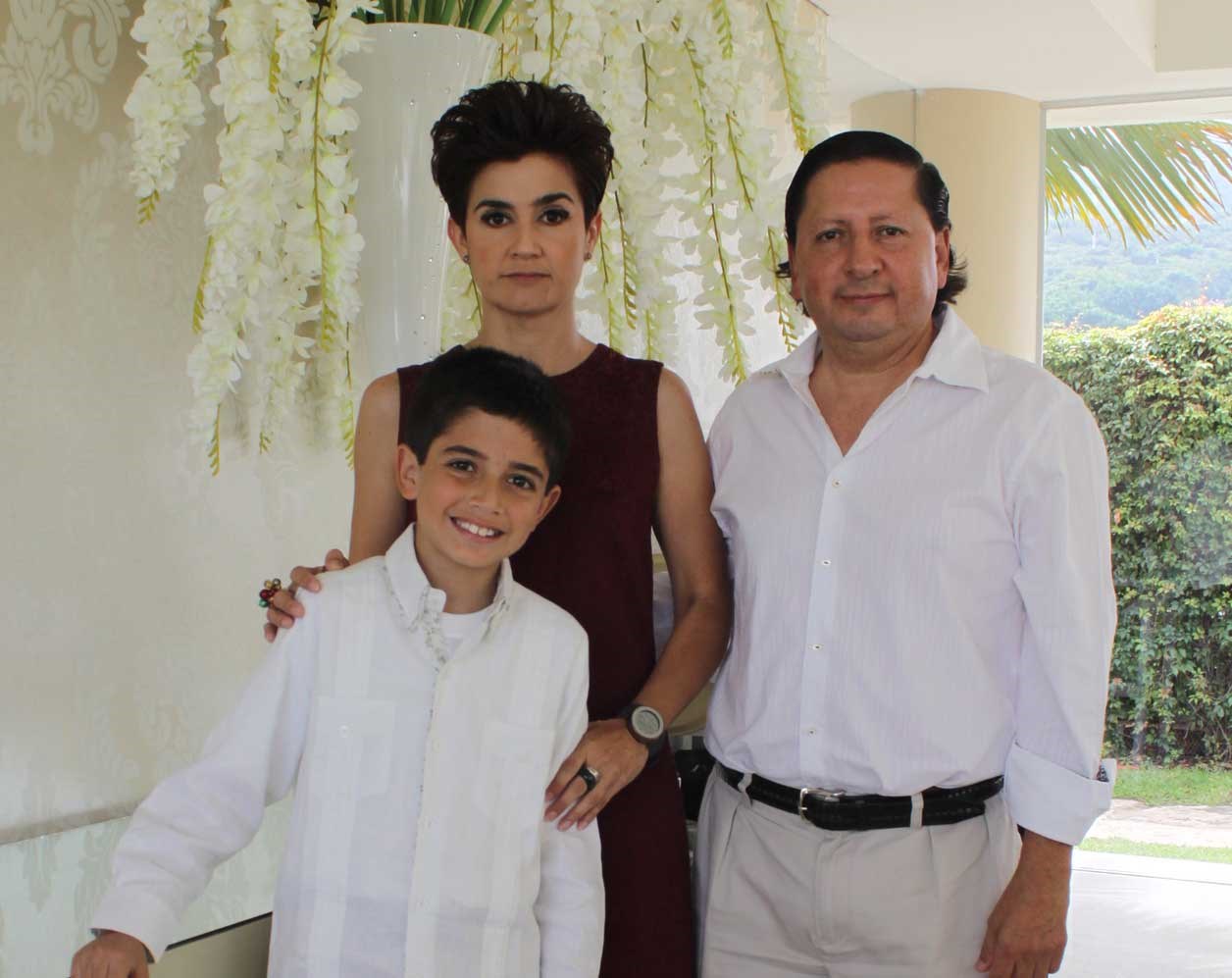 Con sus papás Maricarmen y Limberg