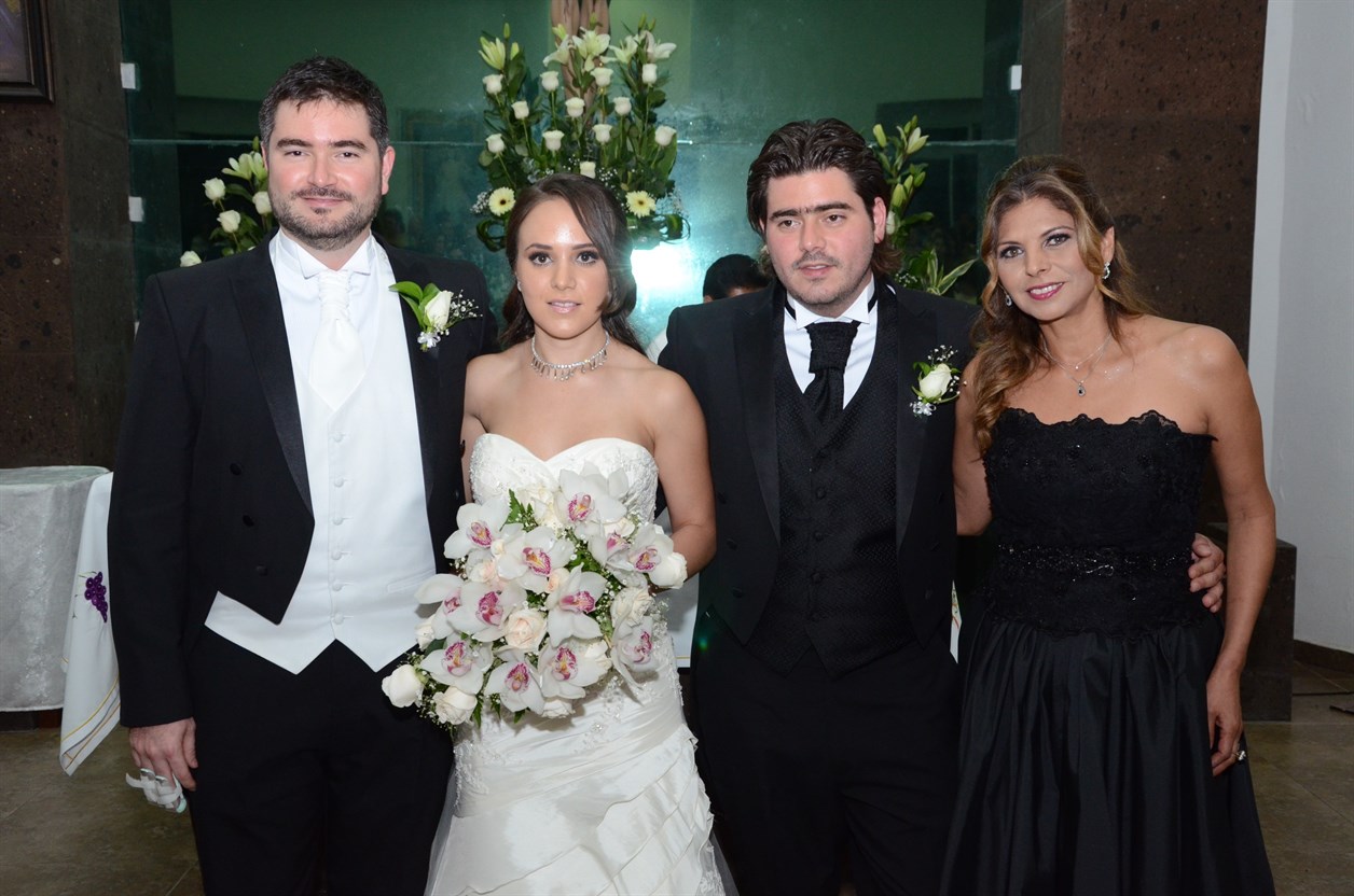 Los recién casados con Luis y Ana María