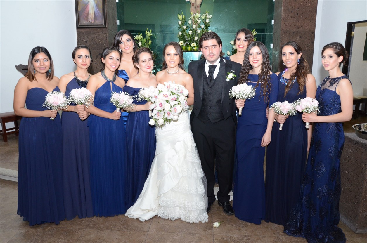 Isabela y Luis con sus damas de honor