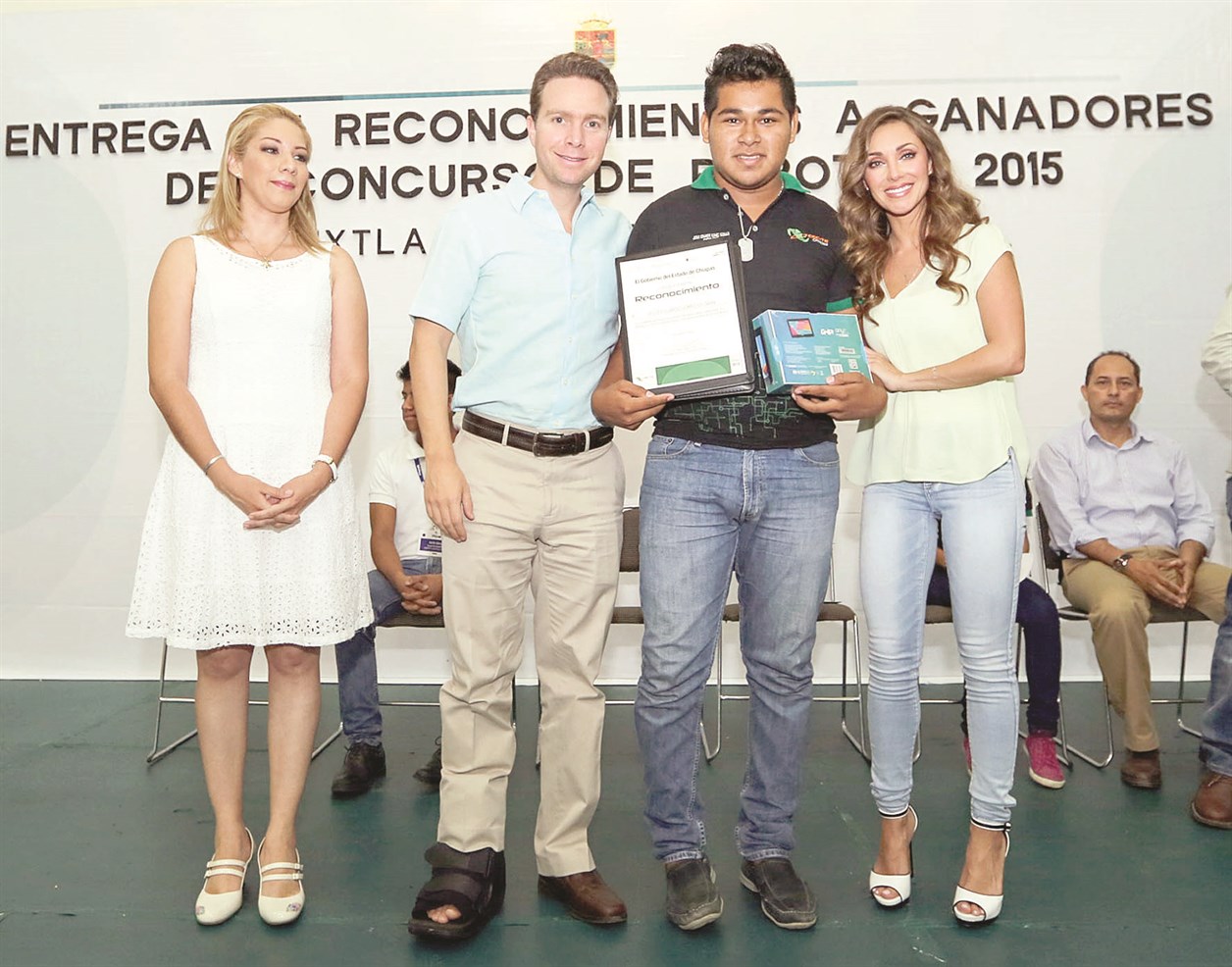 Apoyar y reconocer a los jóvenes universitarios se ha convertido en logros en beneficio de los chiapanecos.