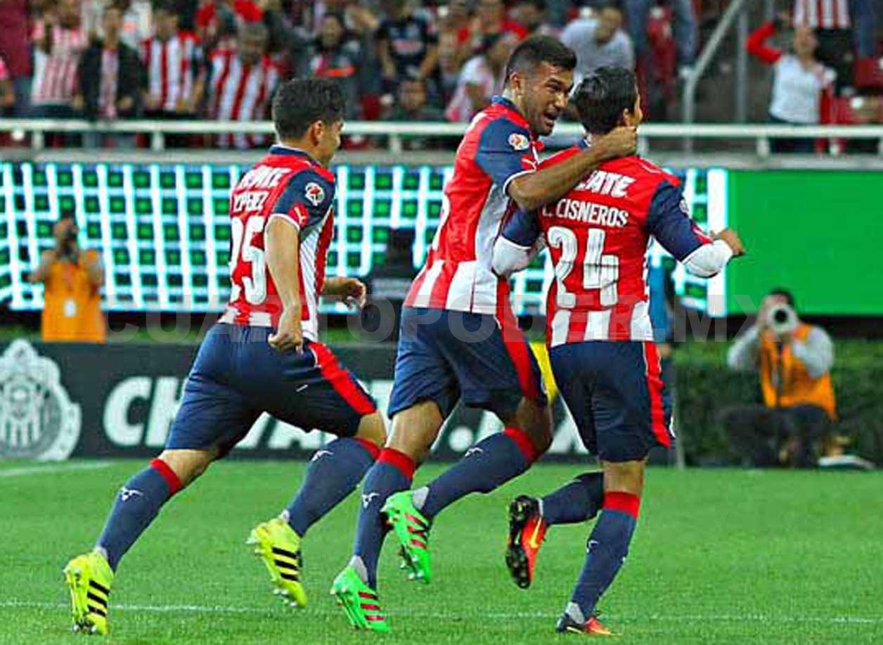 Chivas escala posiciones