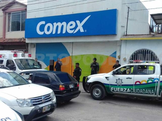 Violento asalto a tienda Comex