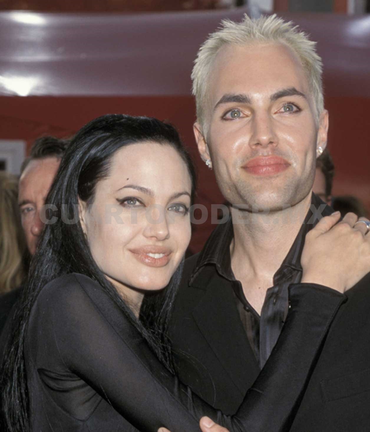 Angelina Jolie despidió a su hermano
