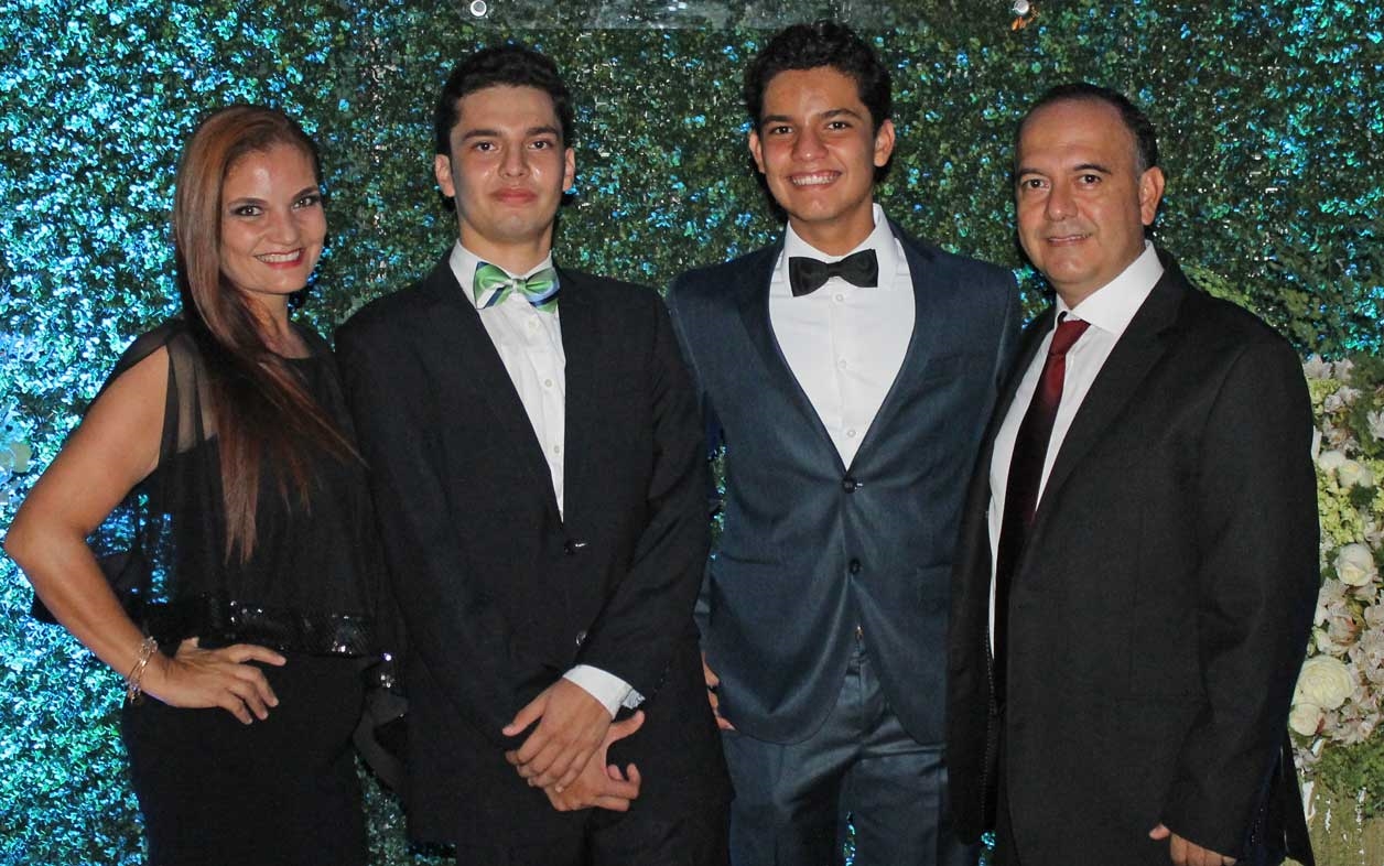 Alejandra, Francisco, Alan y Francisco