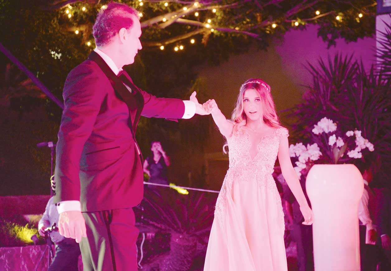 Ana Sofía en el vals con su papá
