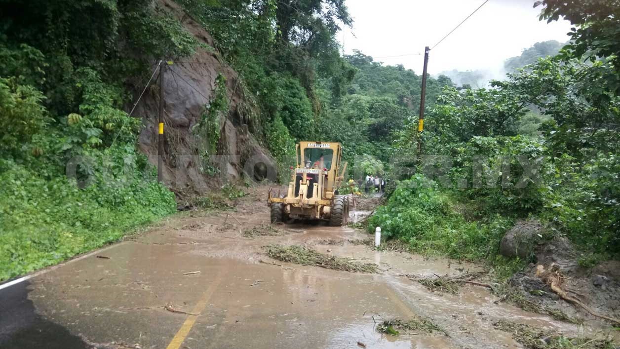 Liberan Carretera Afectada Por Deslaves