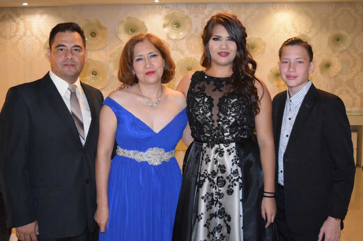 Fernando, Sandra, Marifer y Fernando