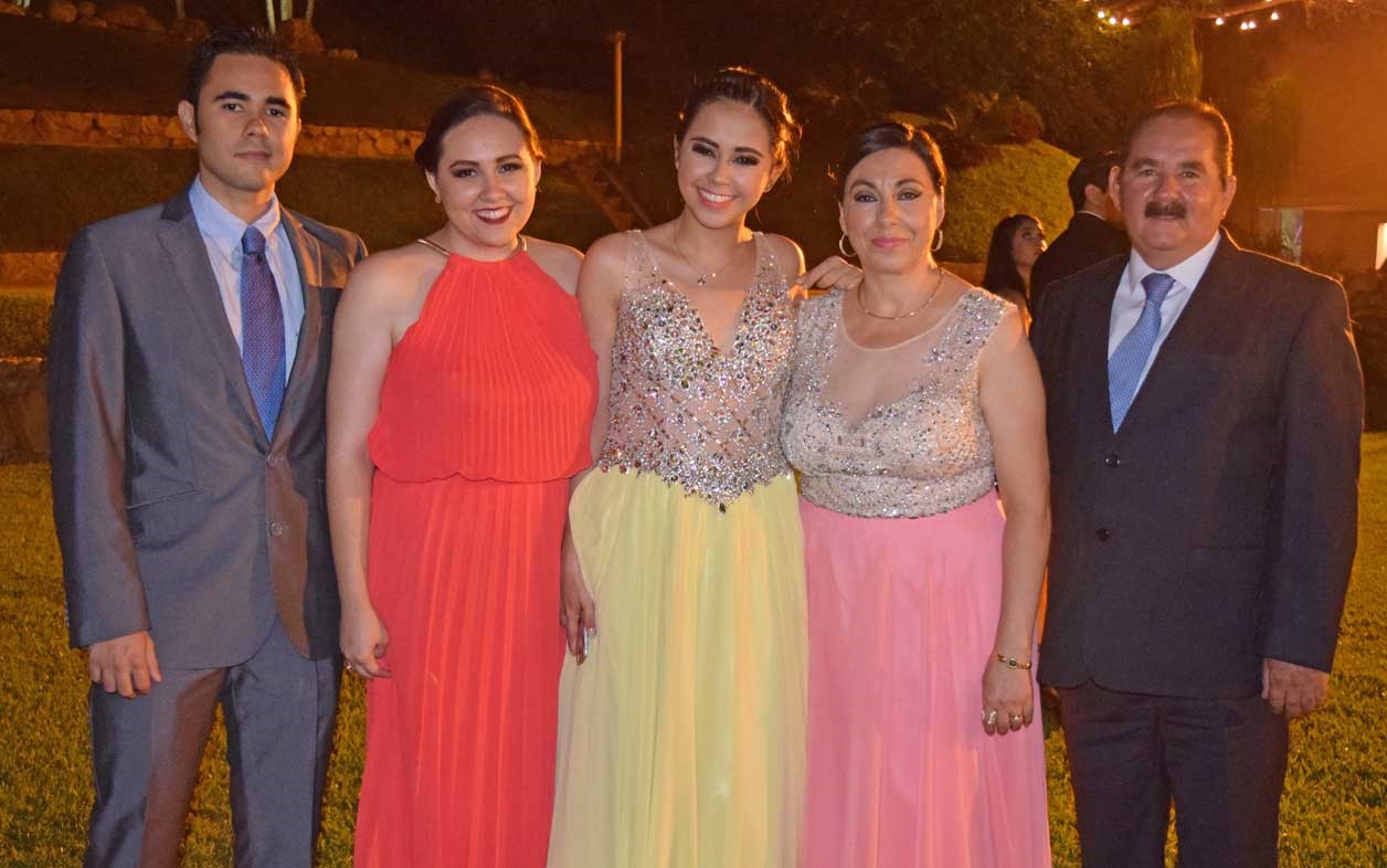 Fernando, María, Laura, Laura y Fernando