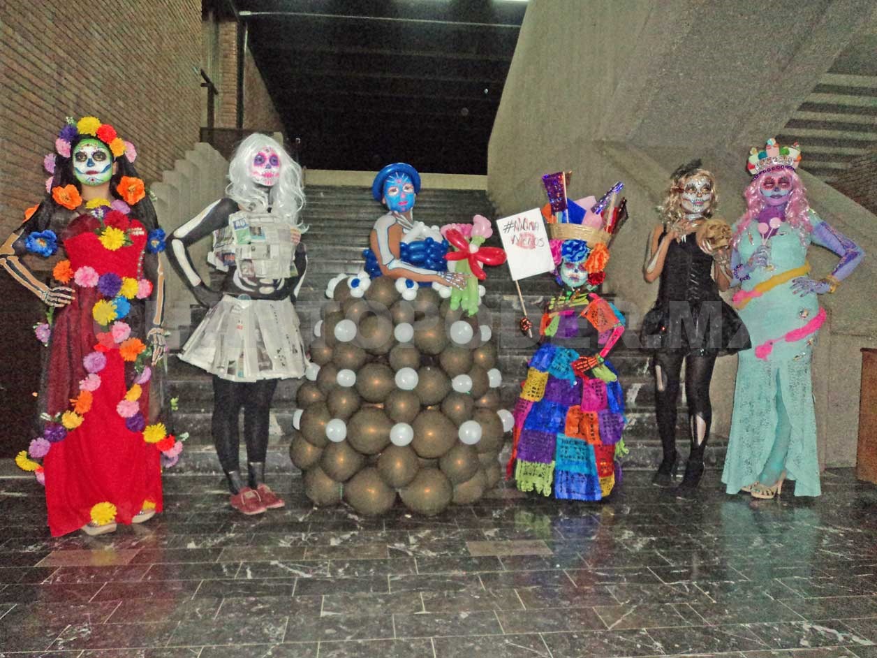 Pasarela de Catrinas en el Museo Regional