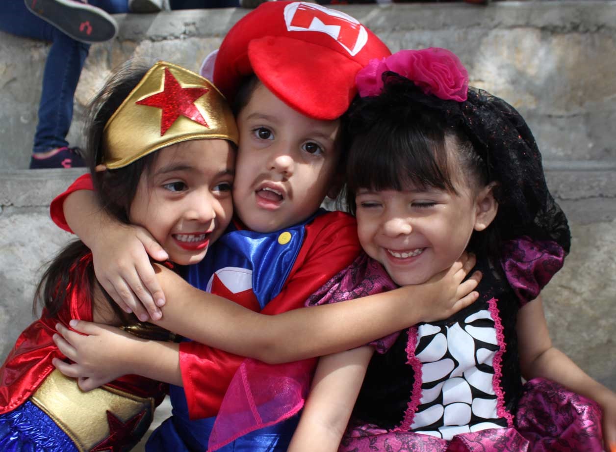 Victoria, Claudio y Valeria