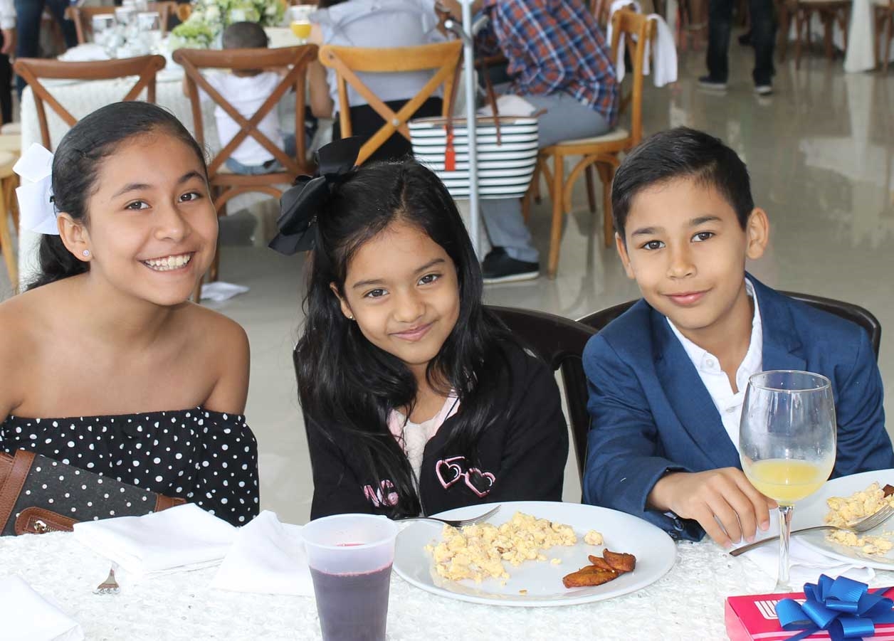 Luis, Camila y Karla