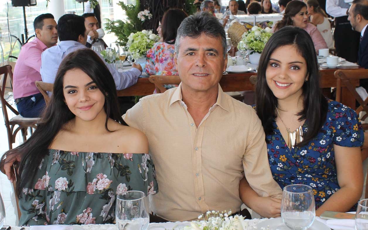 Alejandra, Arturo y Frida