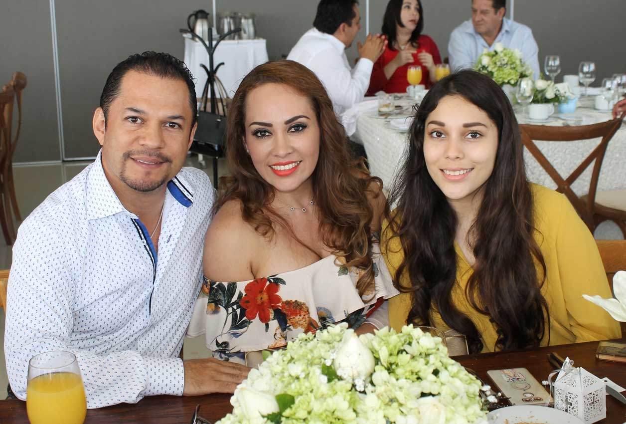 Jorge, Liliana y Vanessa