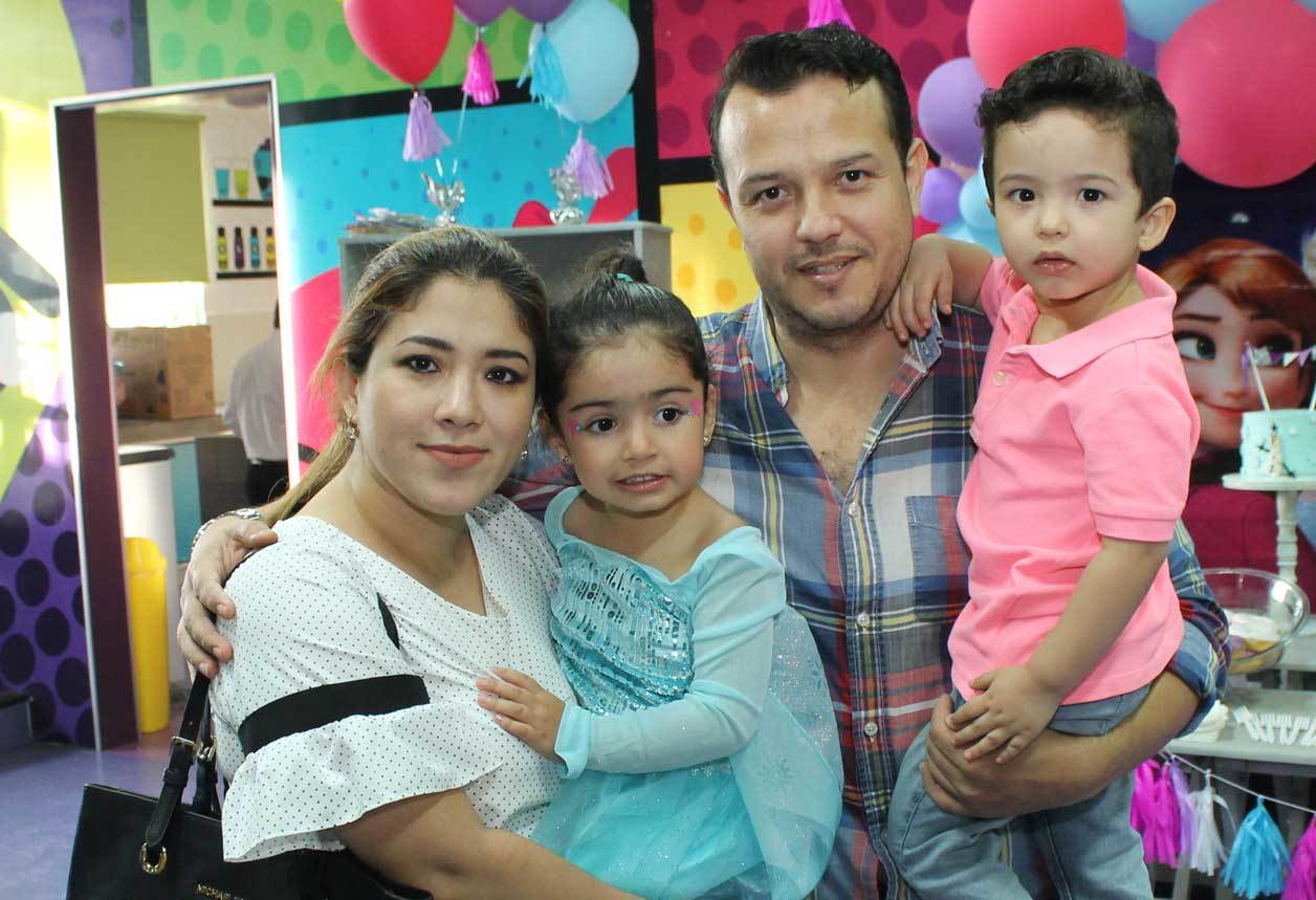 Mariela, María Fernanda, Juan Carlos y Carlitos