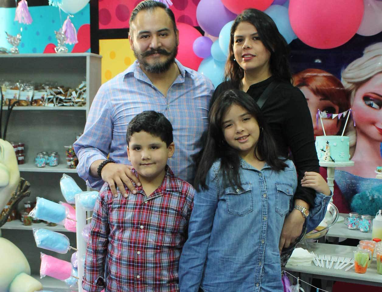 Alejandro, Olivia, Sebastián y Alejandra
