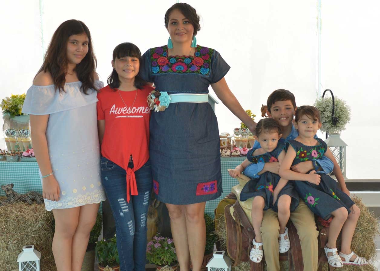 Con sus hijas y sus sobrinos