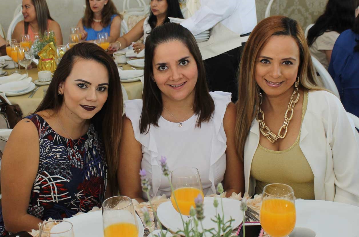 Mónica, Gaby y Cinthia