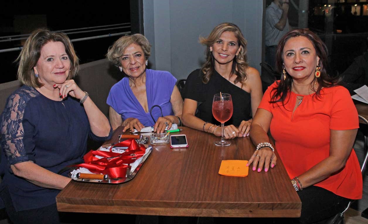 Victoria, Mari´a, Ana Mari´a y Elisa