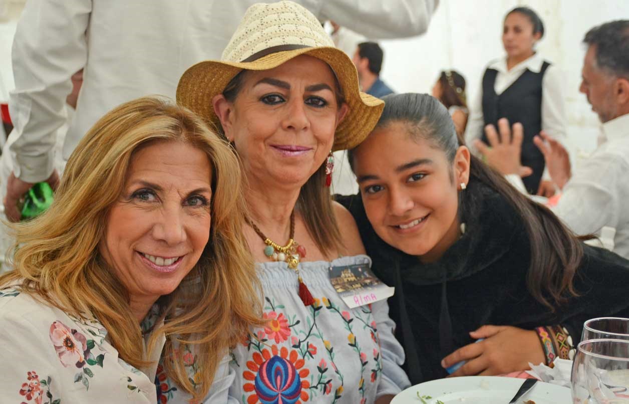 Rebecca, Alma y Karla