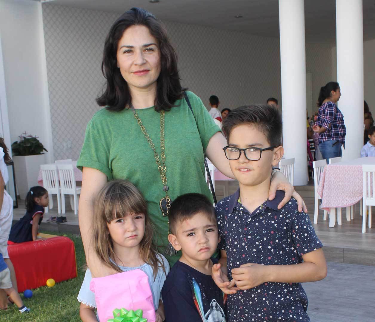 Maricarmen con sus peques