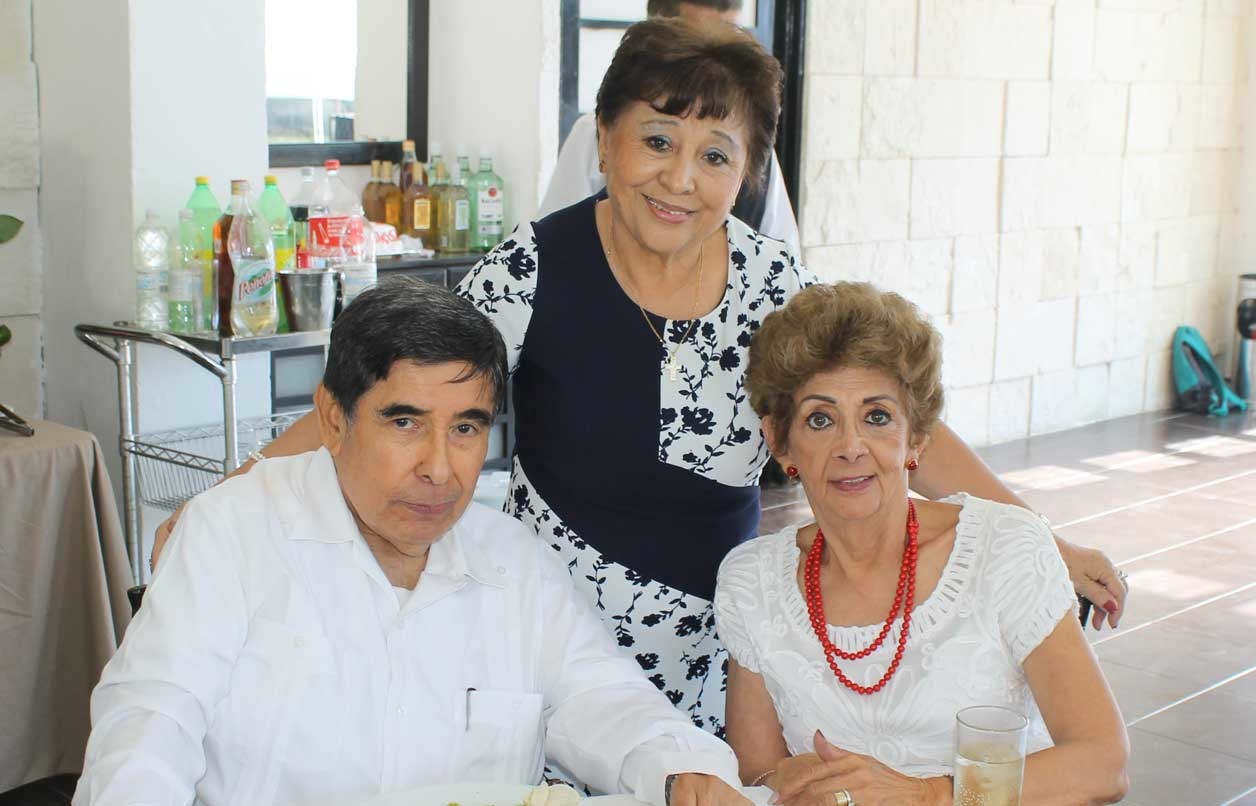 Lourdes, Gilberto y Yoli