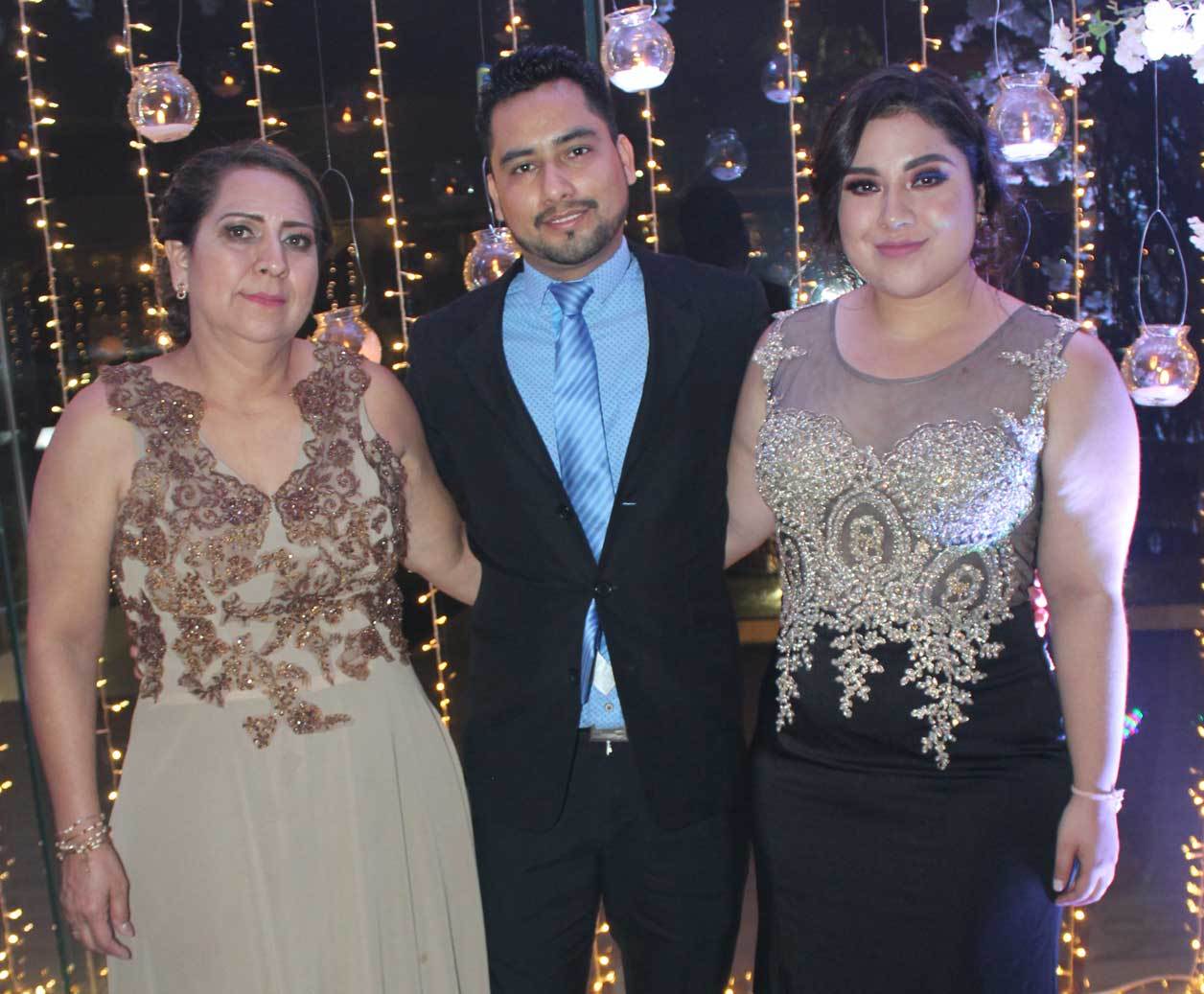 La mamá y los hermanos del novio
