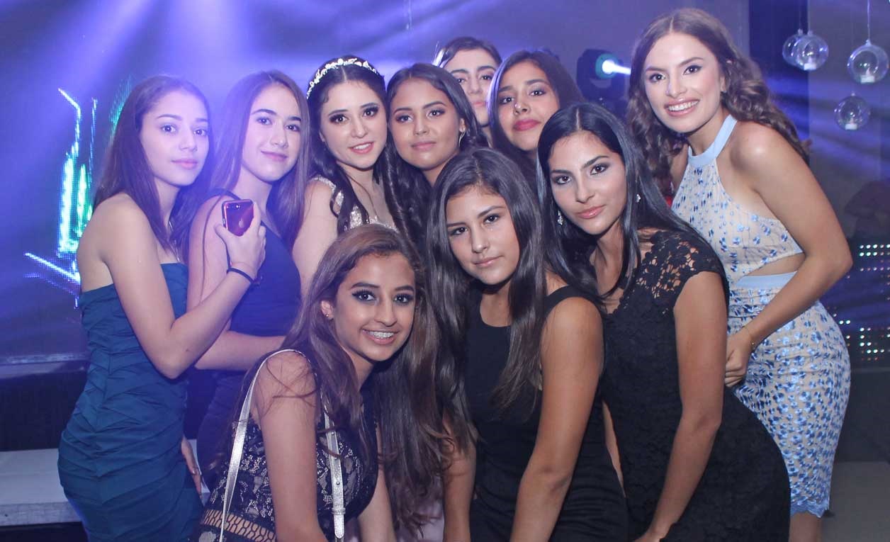 Dani con sus amigas