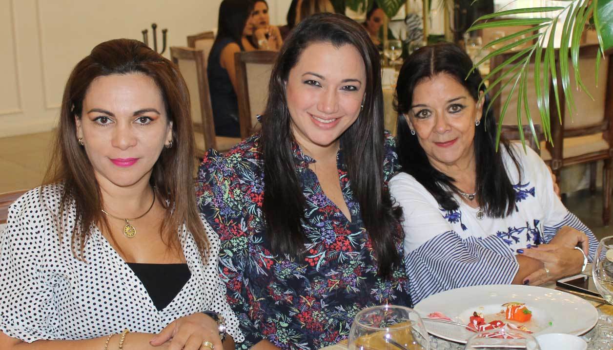 Mónica, Fanny y Tere