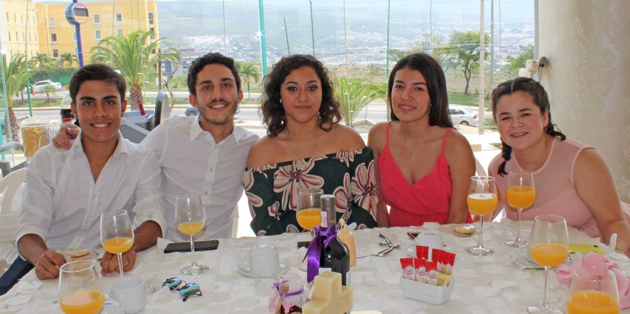 Antonio, Andrés, Karen, Monse y Alexa