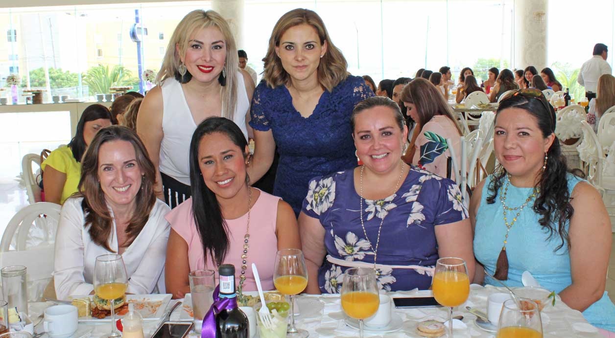 Carmen, Rosalía, Violeta, Lupita, Karina y Mimí