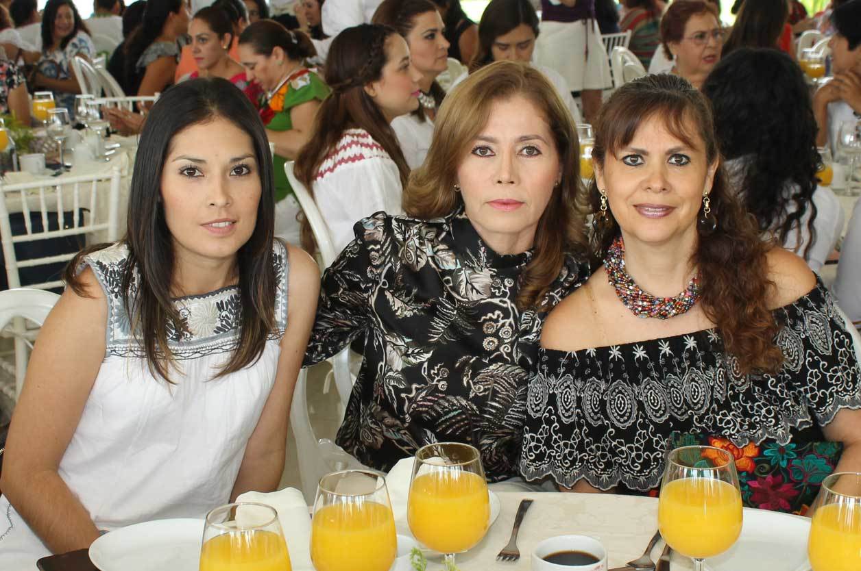 Adoly, Isela y Aída
