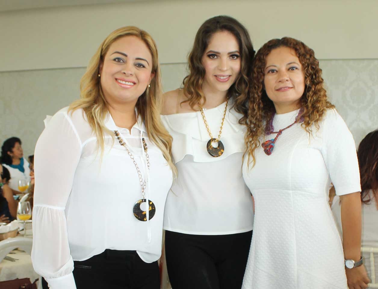Caro, Paola y Yadhi