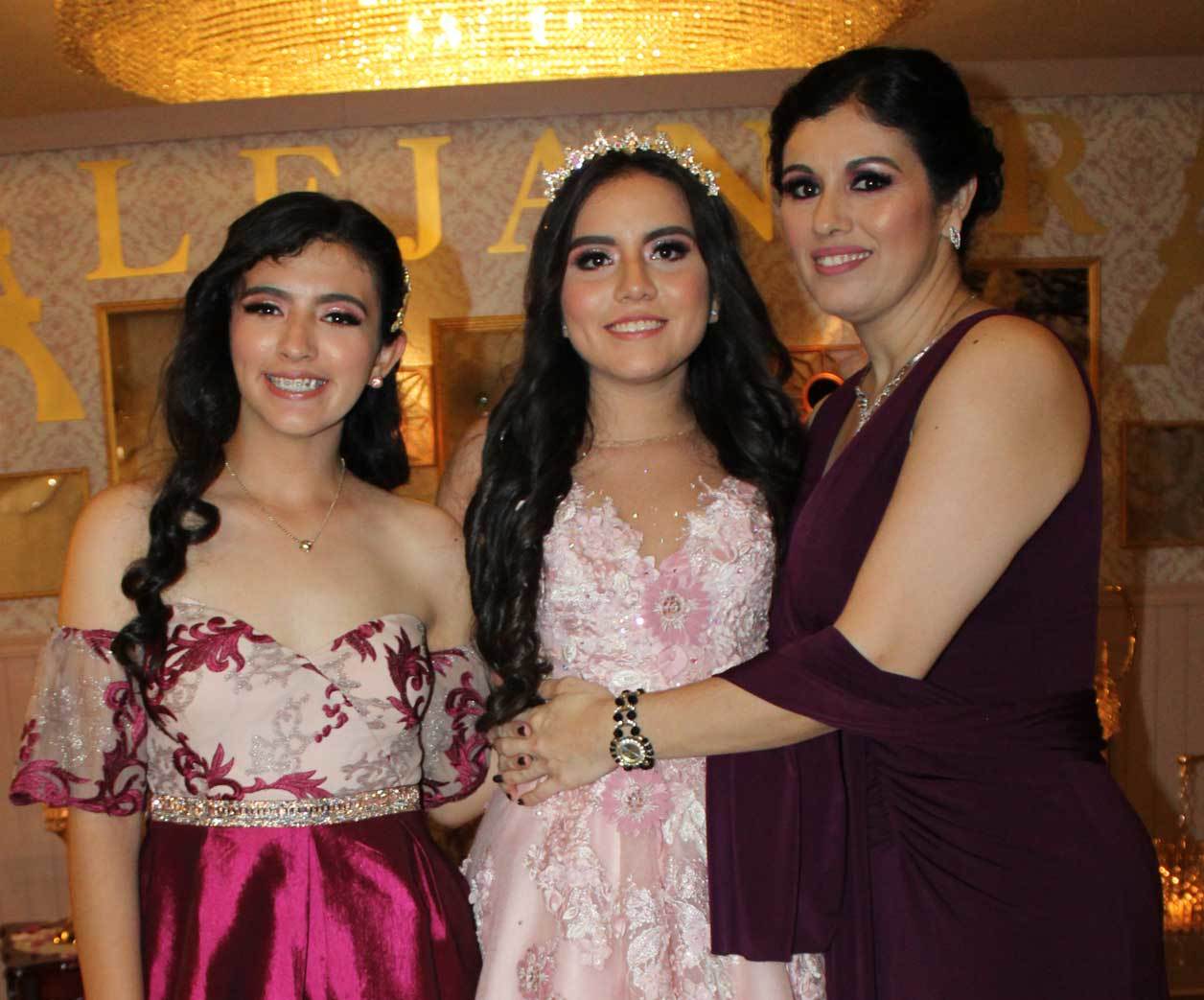 Con su tía y su prima