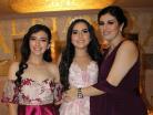 Con su tía y su prima