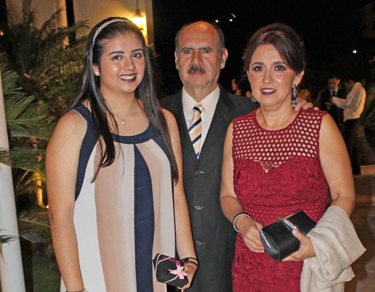 Anahí, Carlos y Lolis