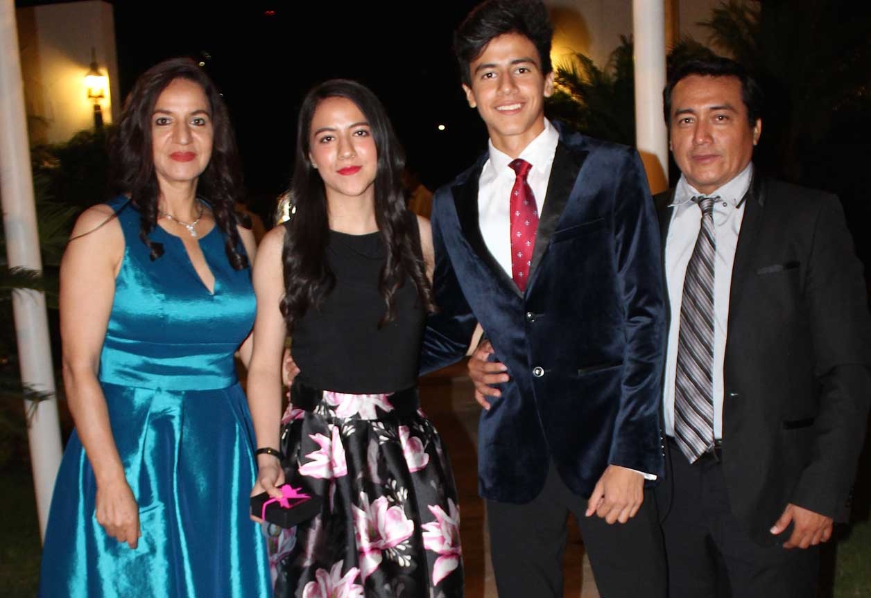 Sara, Jenny, Ernesto y Ernesto