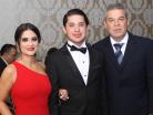 Mauricio con sus papás