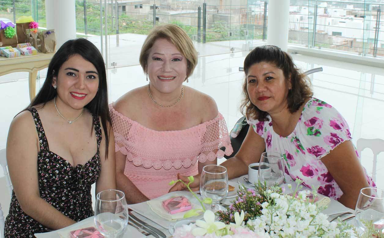 Alejandra, Karina y Concepción
