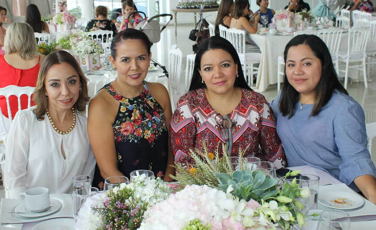 Alejandra, Claudia, Karina y Lili