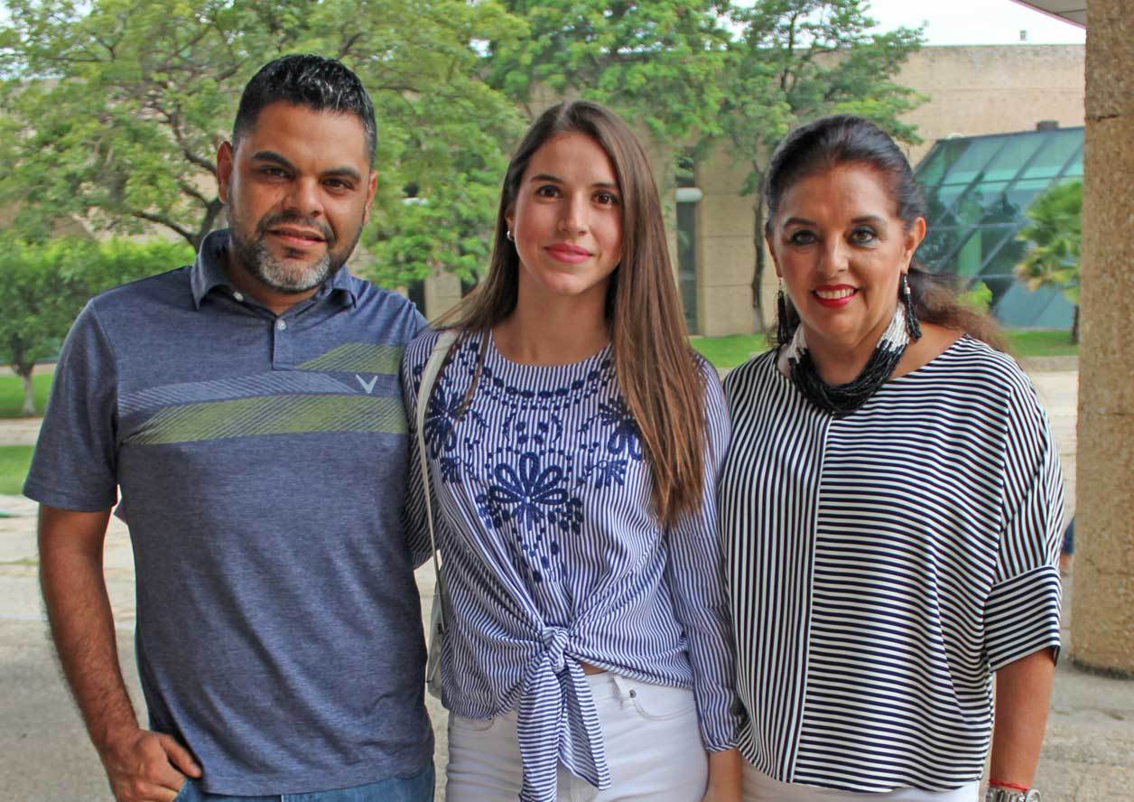 Gabriel, Karla y Leticia