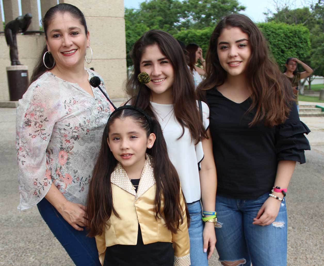 Maricamen, Valeria, Miranda y Renata