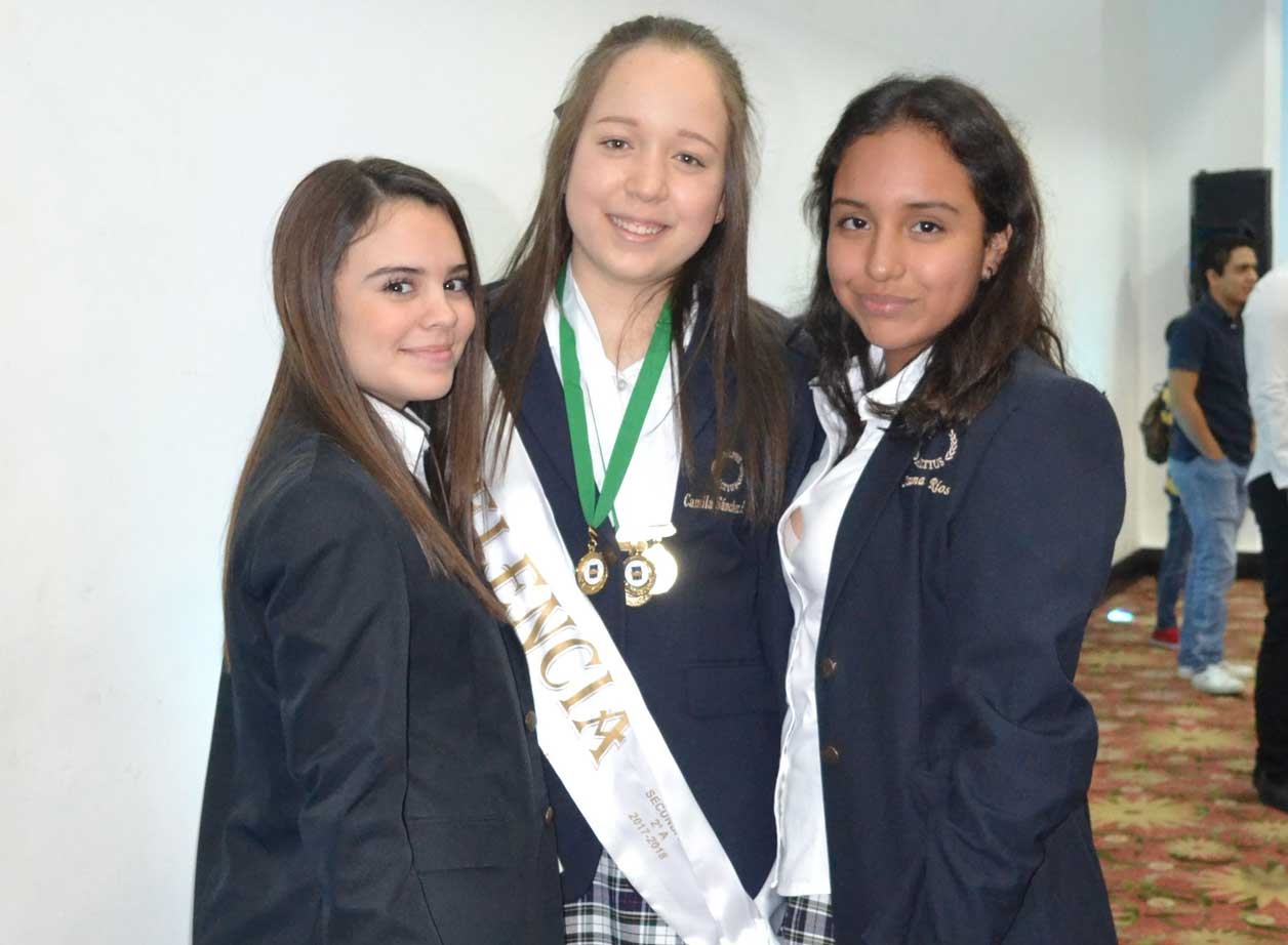 Isabella, Camila y Abril