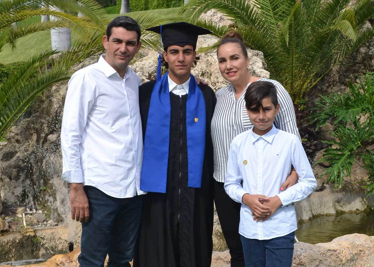 Carlos, Brenda, Carlos y Alejandro