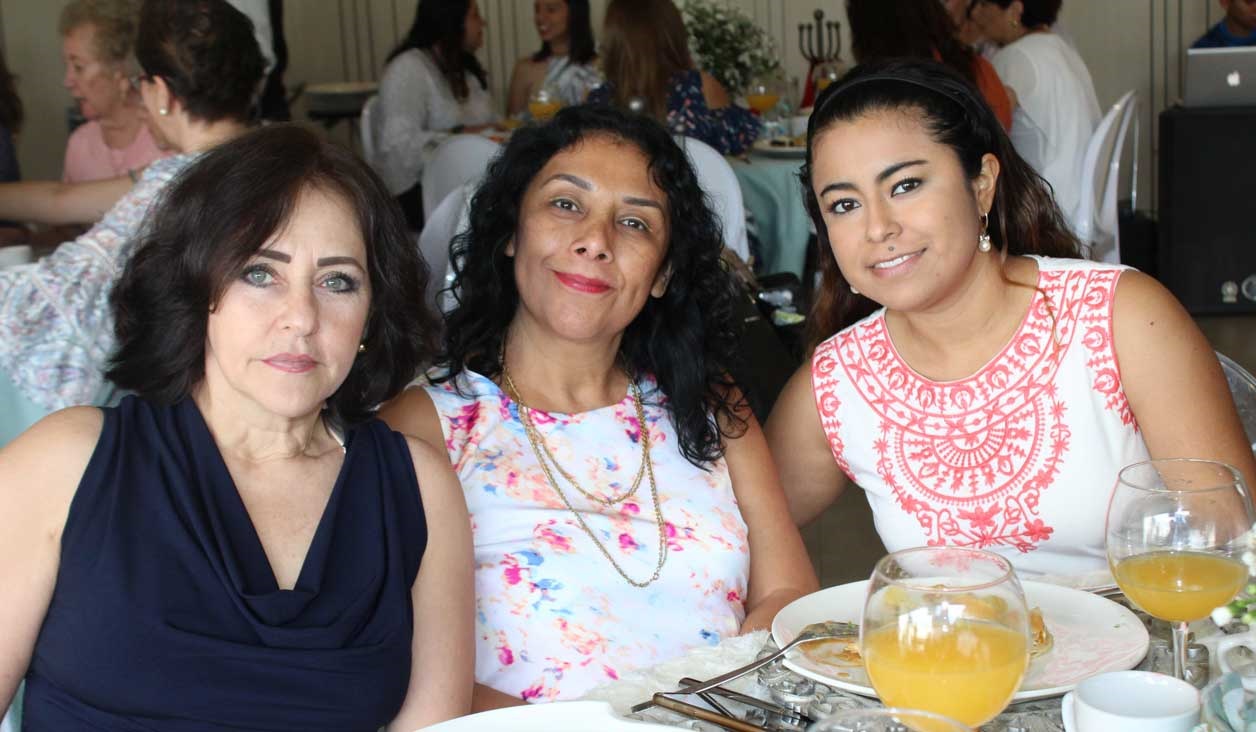 Felices de estar presentes