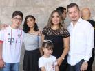Mariel y Aldo con sus peques