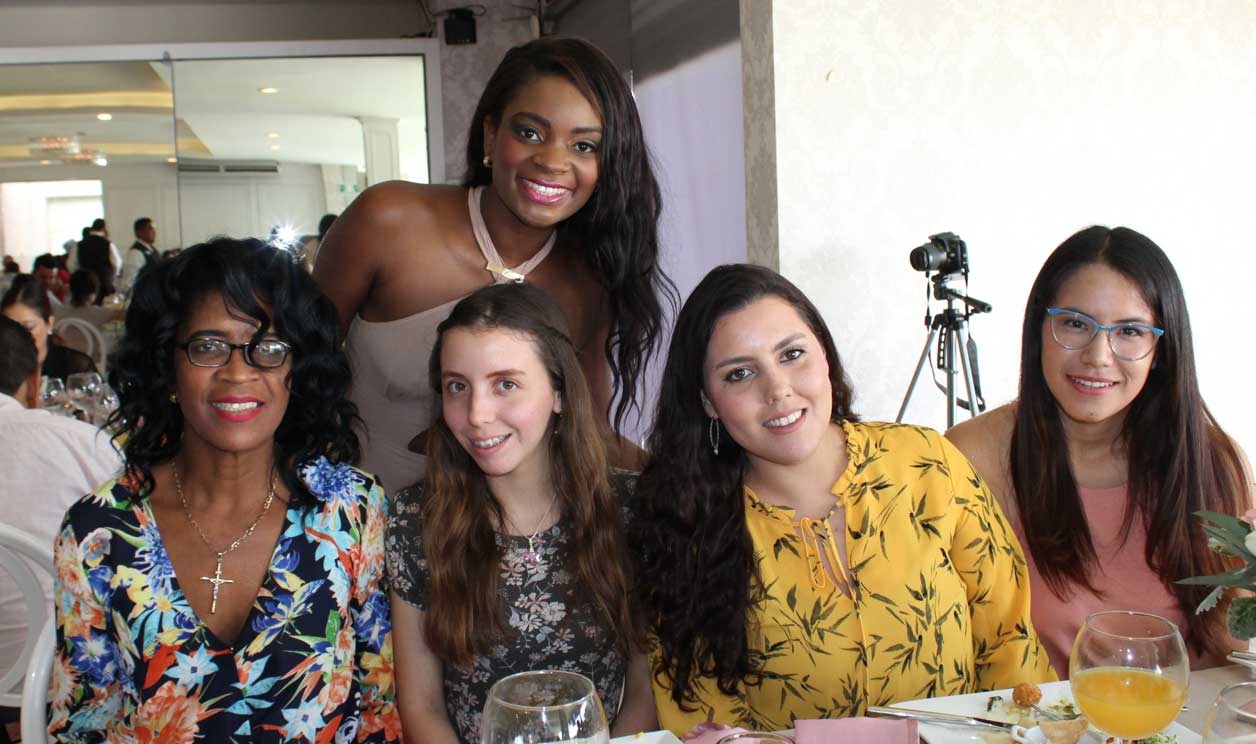 Janny, María Victoria, Lucina, Patricia y Eli